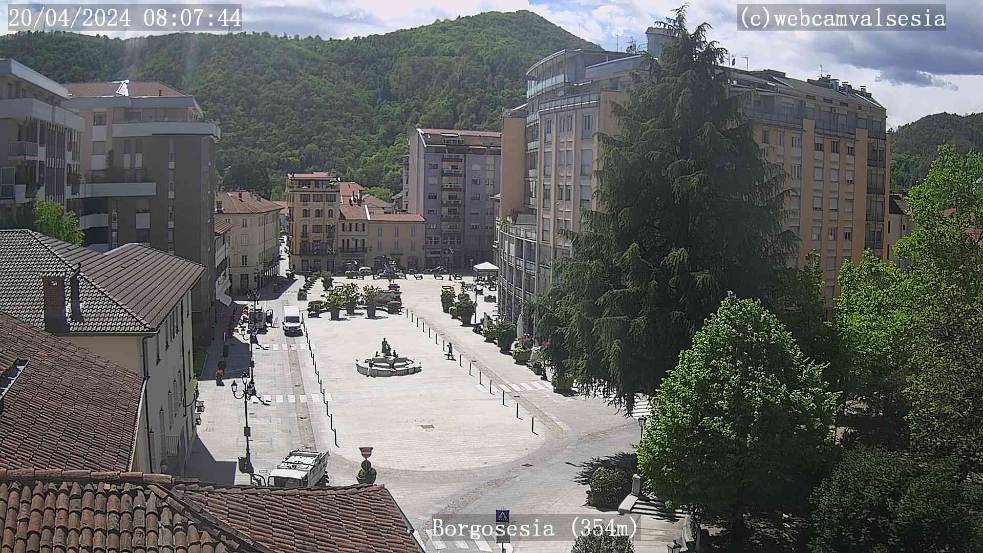 Traffic Cam Borgosesia: Piazza Mazzini, Borgosesia VC