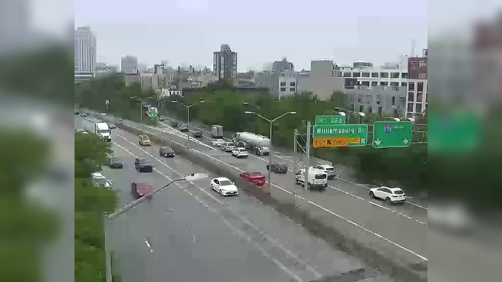 Traffic Cam New York › East: I-278 at Metropolitan Avenue