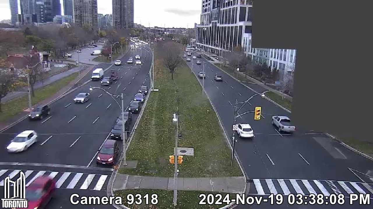 Traffic Cam Old Toronto: Lake Shore W near Ellis Ave