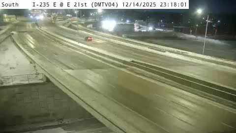 Traffic Cam Des Moines: DM - I-235 @ E 21st (04)