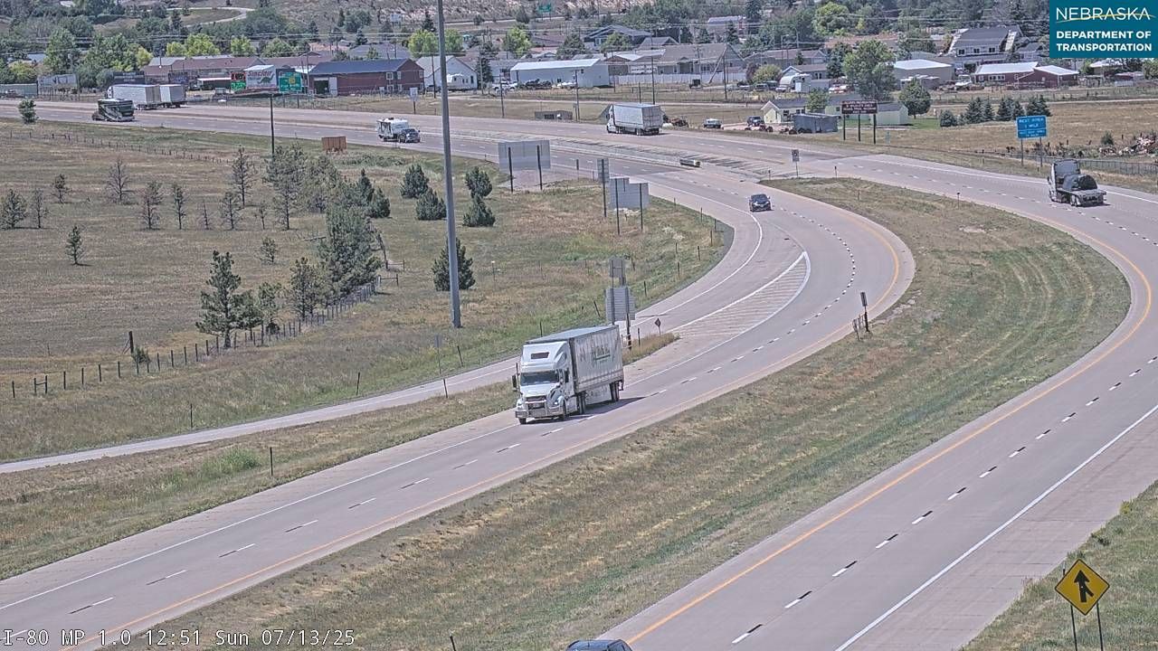 Traffic Cam Wyoming's Entrance › West: I-80: WYO Line: West
