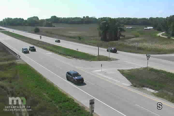 Traffic Cam New Trier: US 52: T.H.52 NB @ Fischer Ave (MP 103.8)