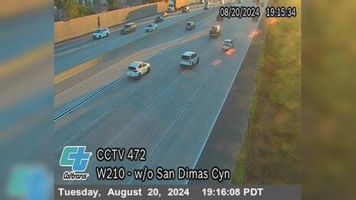 Traffic Cam San Dimas › West: I-210 : (472) West of Sandimas Cyn