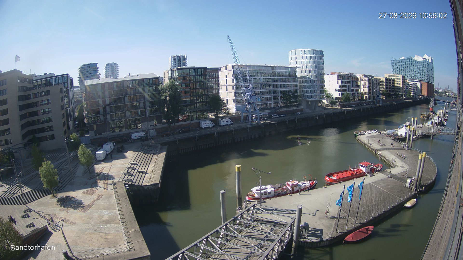 Traffic Cam Hamburg: Traditionsschiffe im Sandtorhafen, Magellan-Terrassen
