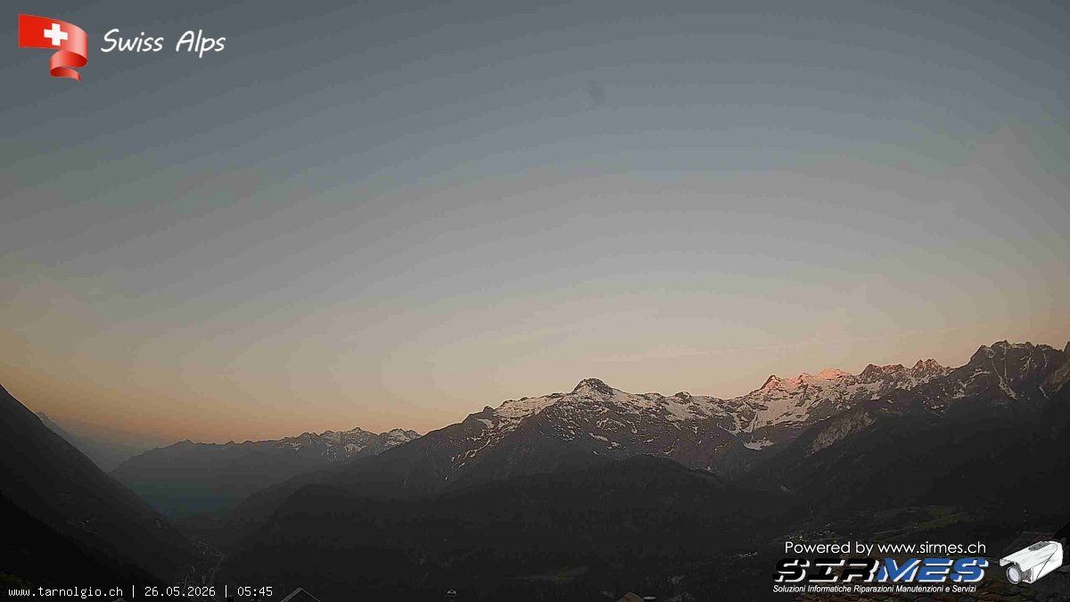 Faido › Süden: Tarnolgio - Ticino, Svizzera: Vista sul versante ovest della Leventina