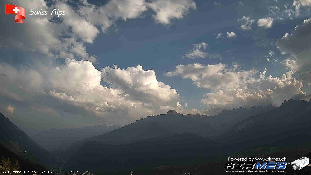 Faido › Süden: Tarnolgio - Ticino, Svizzera: Vista sul versante ovest della Leventina