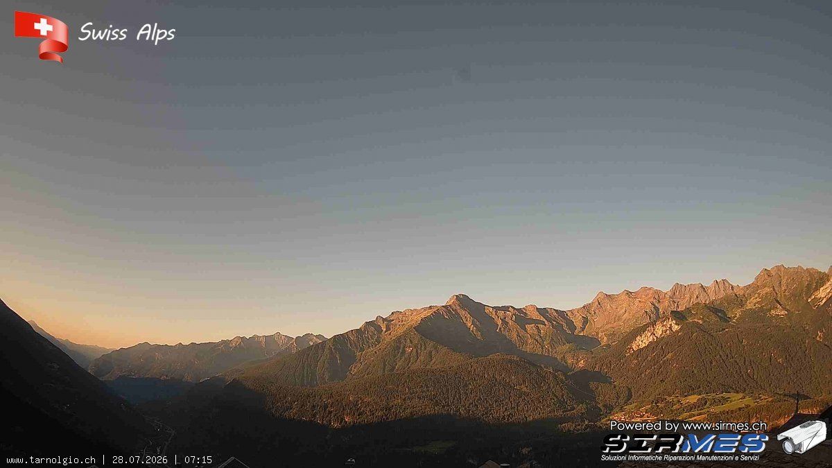 Faido › Süden: Tarnolgio - Ticino, Svizzera: Vista sul versante ovest della Leventina