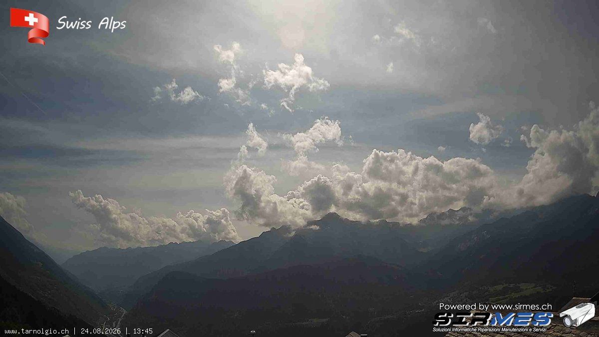 Faido › Süden: Tarnolgio - Ticino, Svizzera: Vista sul versante ovest della Leventina