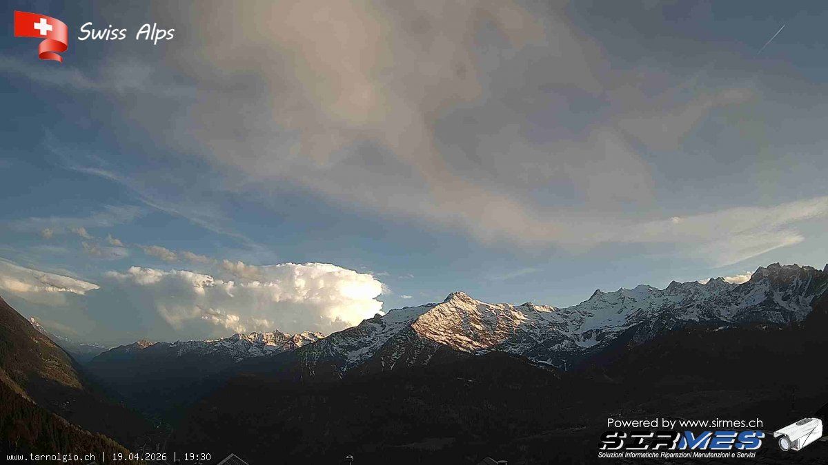 Faido › Süden: Tarnolgio - Ticino, Svizzera: Vista sul versante ovest della Leventina