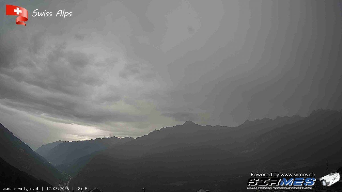 Faido › Süden: Tarnolgio - Ticino, Svizzera: Vista sul versante ovest della Leventina