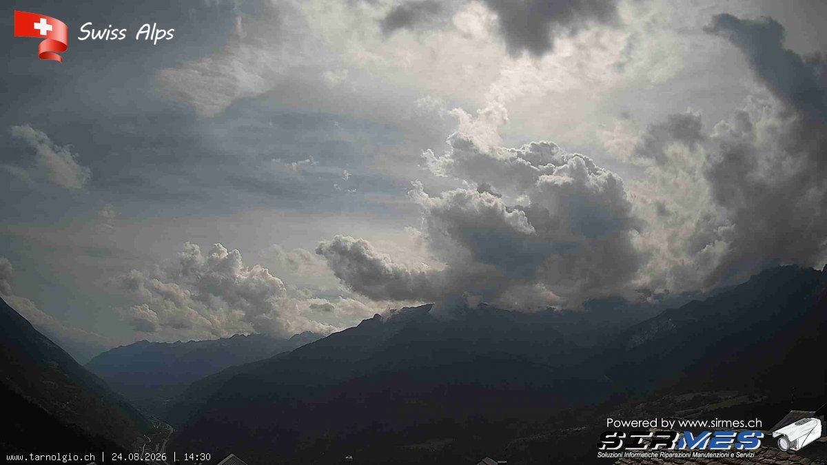 Faido › Süden: Tarnolgio - Ticino, Svizzera: Vista sul versante ovest della Leventina