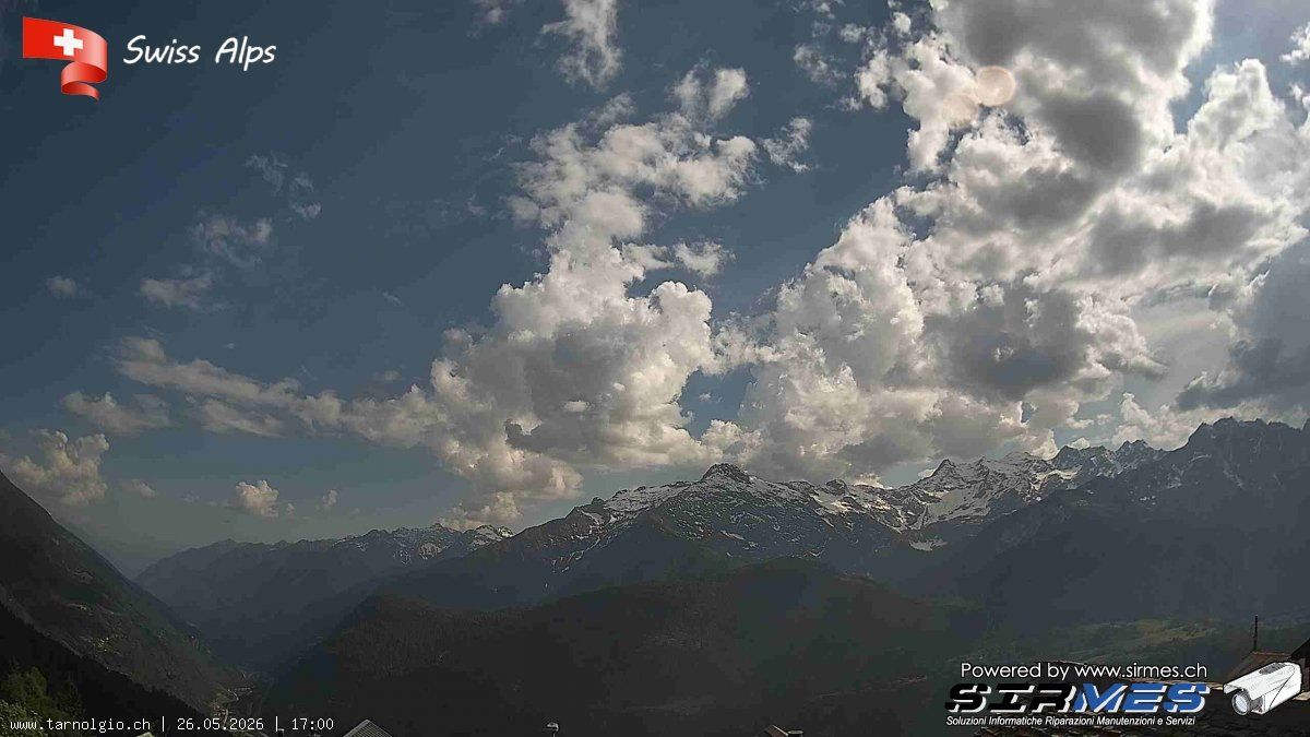 Faido › Süden: Tarnolgio - Ticino, Svizzera: Vista sul versante ovest della Leventina