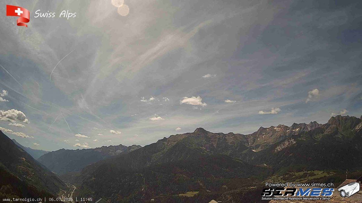 Faido › Süden: Tarnolgio - Ticino, Svizzera: Vista sul versante ovest della Leventina