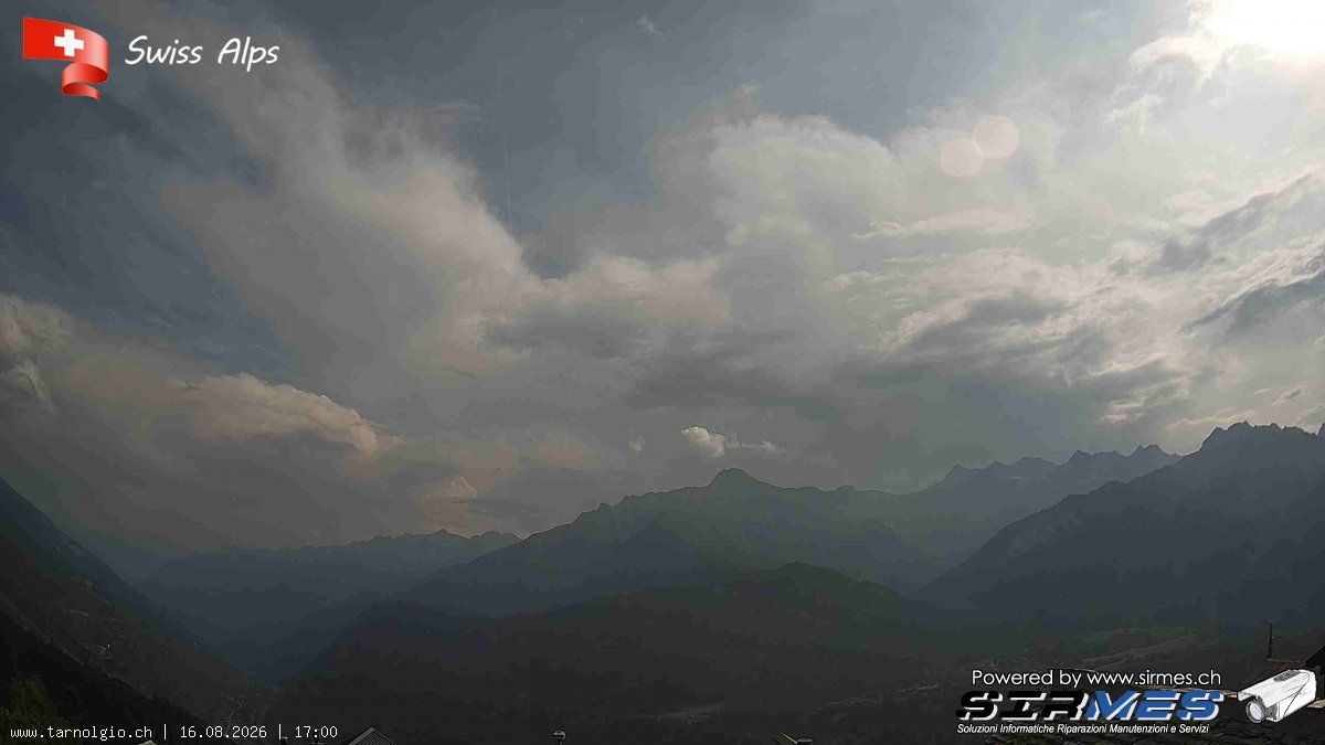 Faido › Süden: Tarnolgio - Ticino, Svizzera: Vista sul versante ovest della Leventina