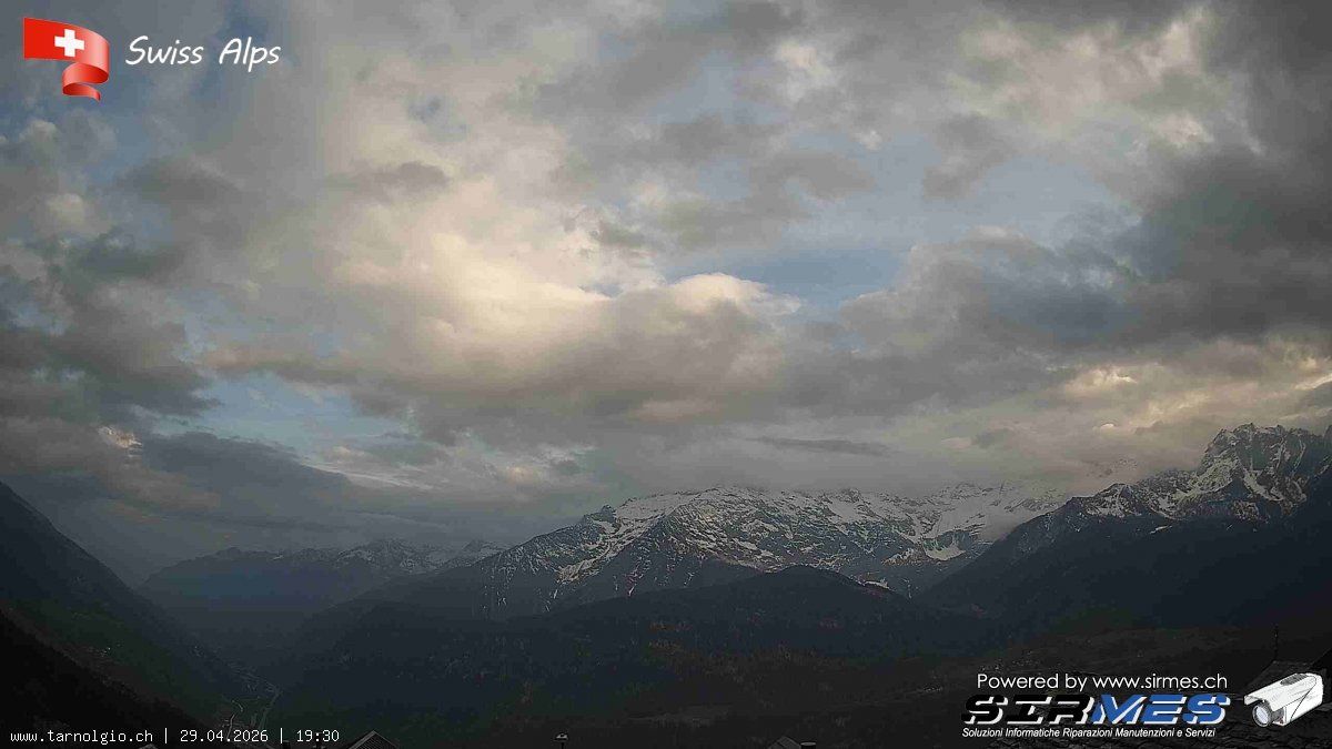 Faido › Süden: Tarnolgio - Ticino, Svizzera: Vista sul versante ovest della Leventina