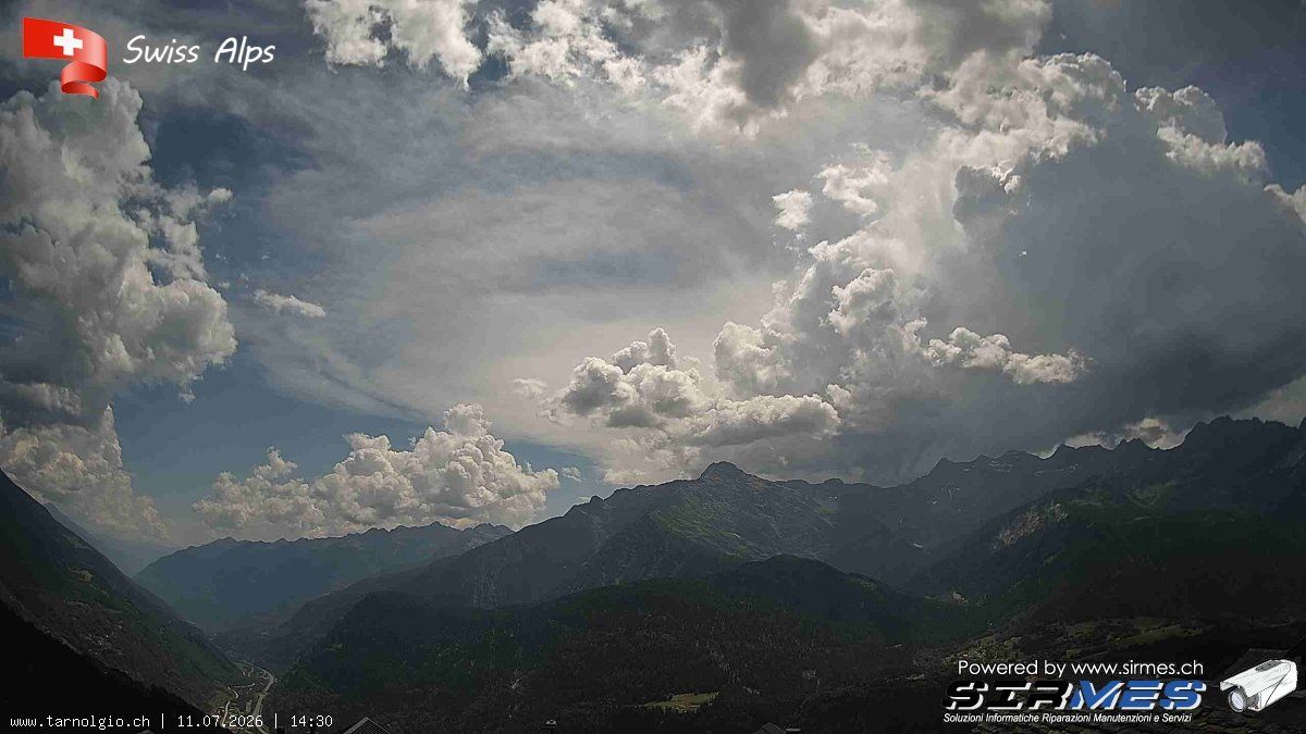 Faido › Süden: Tarnolgio - Ticino, Svizzera: Vista sul versante ovest della Leventina