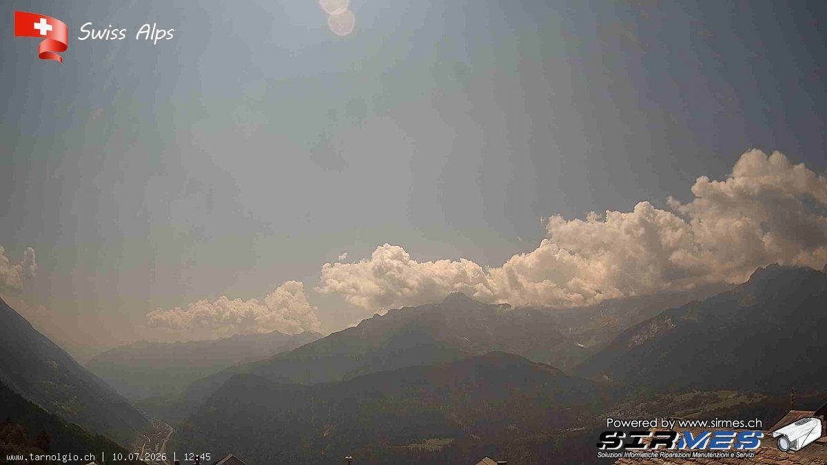 Faido › Süden: Tarnolgio - Ticino, Svizzera: Vista sul versante ovest della Leventina