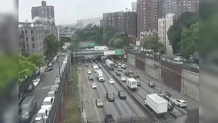 Traffic Cam New York › North: I-95 Weeks Avenue