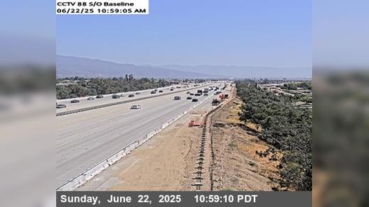 Traffic Cam Rancho Cucamonga › North: I-15 : (88) 0.5 Miles S of Baseline