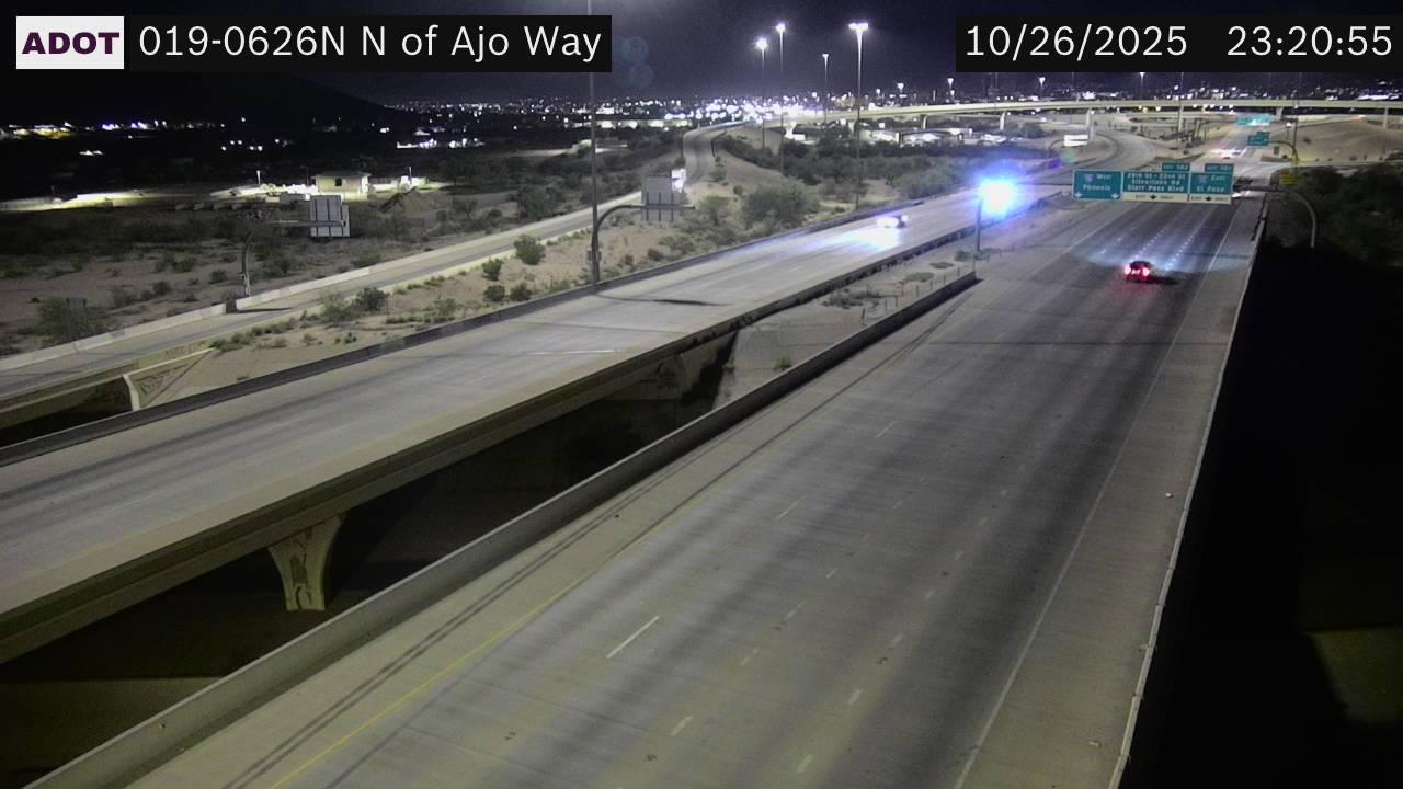 Traffic Cam Tucson › North: I-19 NB 62.68 @N of Ajo
