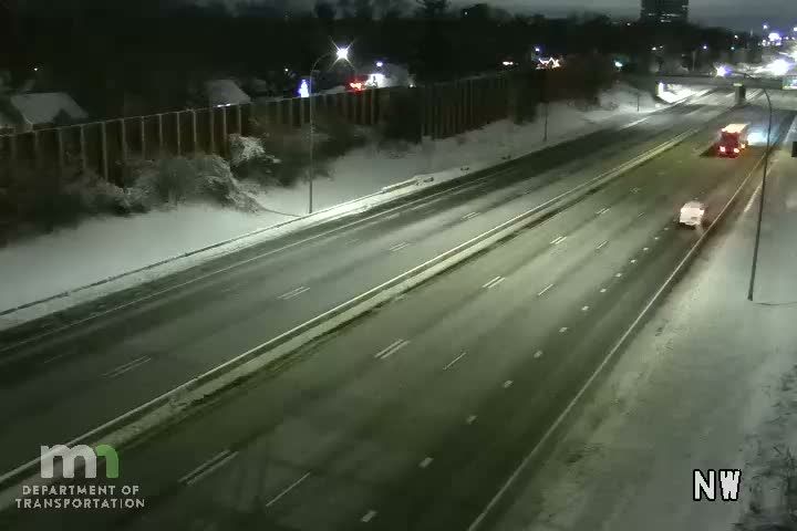 Traffic Cam Bloomington: I-35W NB S of 86th St