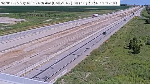 Traffic Cam Elkhart: DM - I-35 @ NE 126 Ave (62)