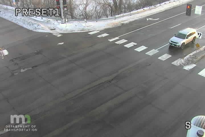 Traffic Cam Cottage Park: T.H.61 SB @ White Bear Ave