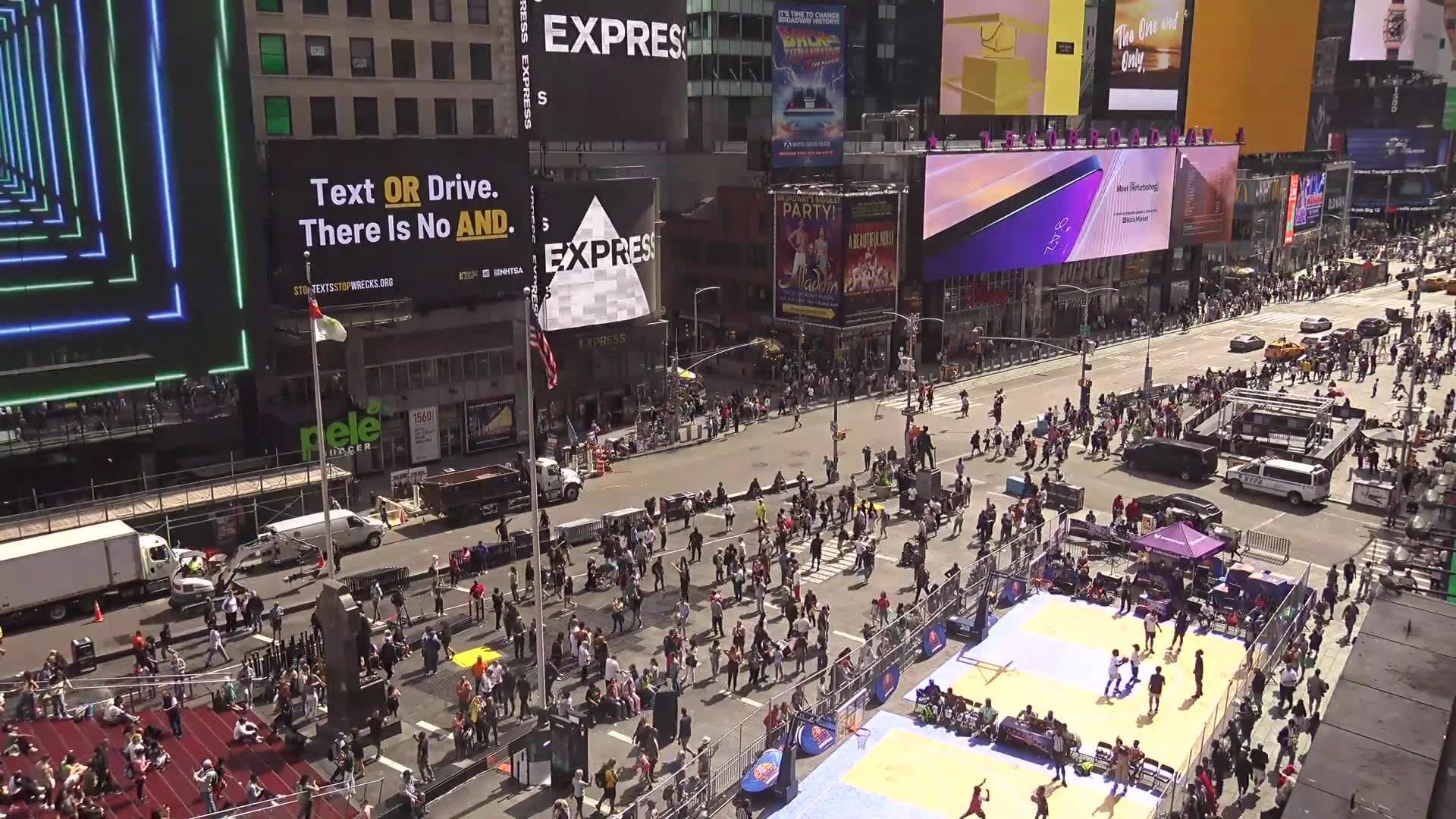 Traffic Cam Manhattan Community Board 5