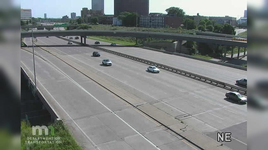 Traffic Cam Phillips: I-35W: I-35W SB @ 3rd St