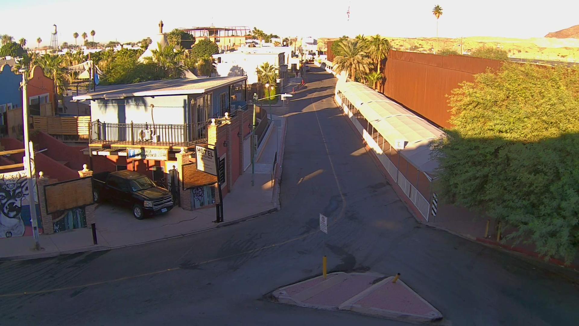 Traffic Cam Los Algodones › West