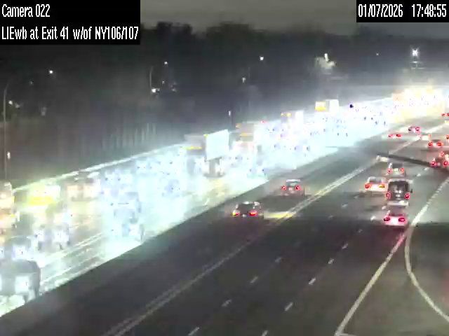 Traffic Cam East Williston › West: I-495 West of NY 106/107