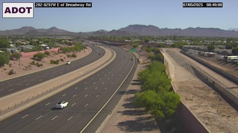 Traffic Cam Mesa › West: L-202 WB 29.73 @E of Broadway