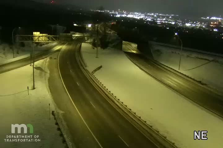 Traffic Cam Duluth: I-35 SB @ T.H.2