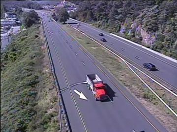 Traffic Cam Waterbury › North: RT 8 s/o Exit 30 & n/o Nicholas Dr