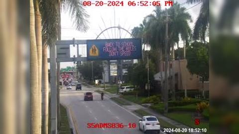 Traffic Cam Doral: SB NW 87 AV @ NW 17 ST