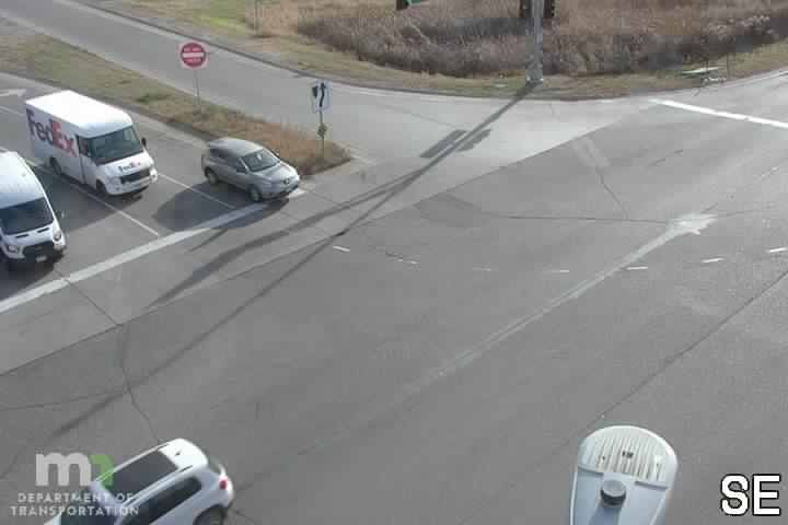Traffic Cam Roseville: I-35W: I-35W SB @ Long Lake Rd NB
