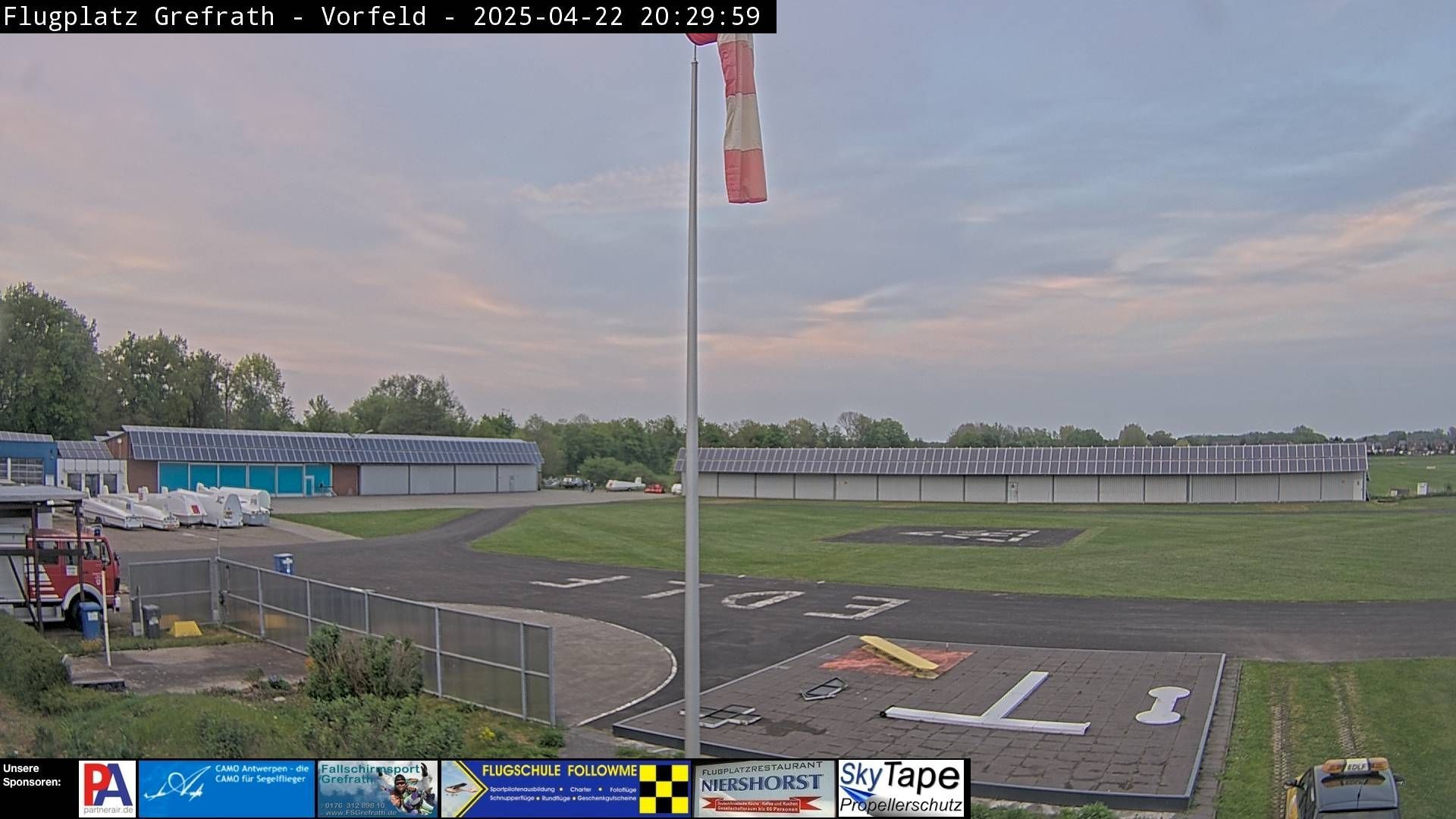 Traffic Cam Grefrath: Flugplatz - Niershorst (EDLF) 4