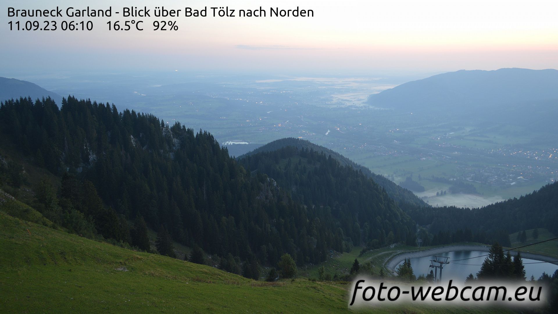 Traffic Cam Lenggries: Brauneck Garland - Blick über Bad Tölz nach Norden