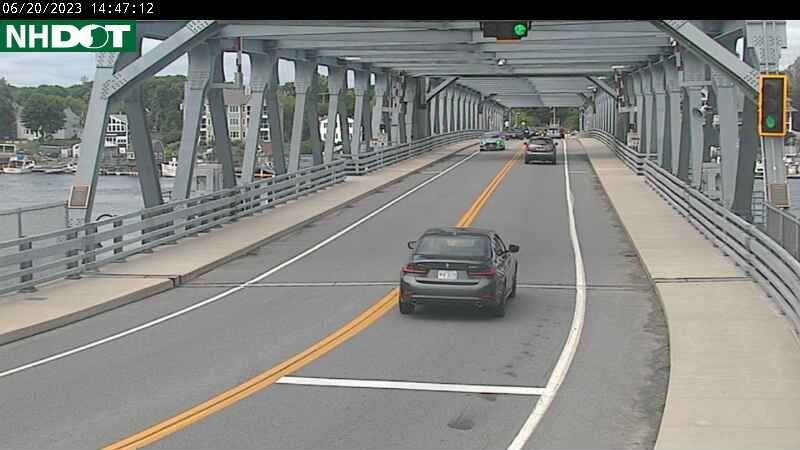 Traffic Cam Portsmouth › North: 1 Mem BRG S South