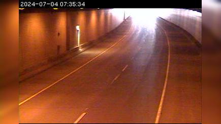 Traffic Cam Duluth: I-35 SB (Leif Ericson Tunnel)