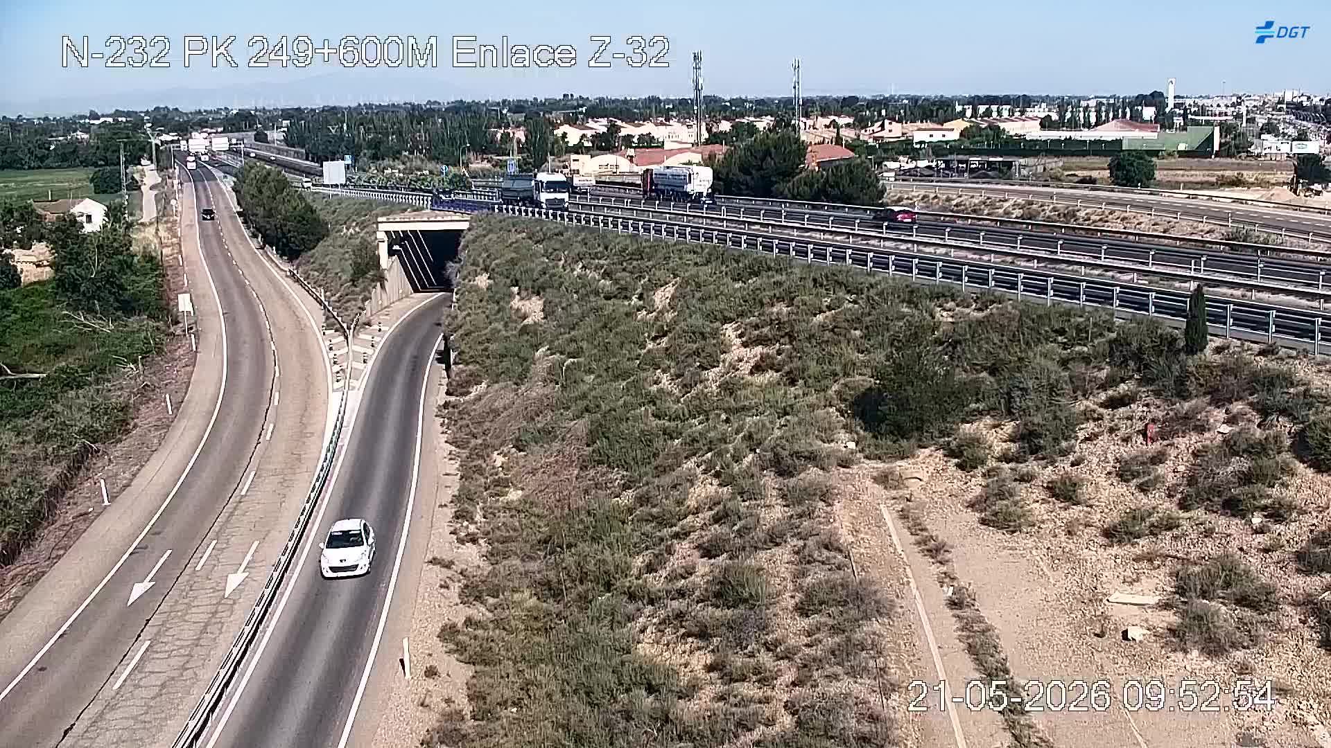 Traffic Cam Zaragoza: N-232 - Autovía del Ebro - A-68