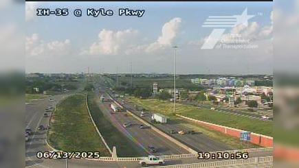 Traffic Cam Kyle › North: IH-35 - Pkwy