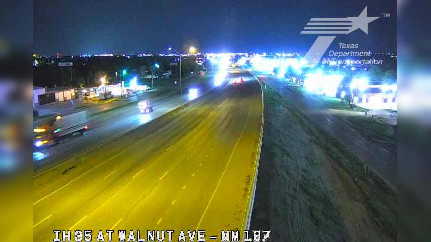 Traffic Cam New Braunfels › North: IH 35 at Walnut Ave (MM 187)