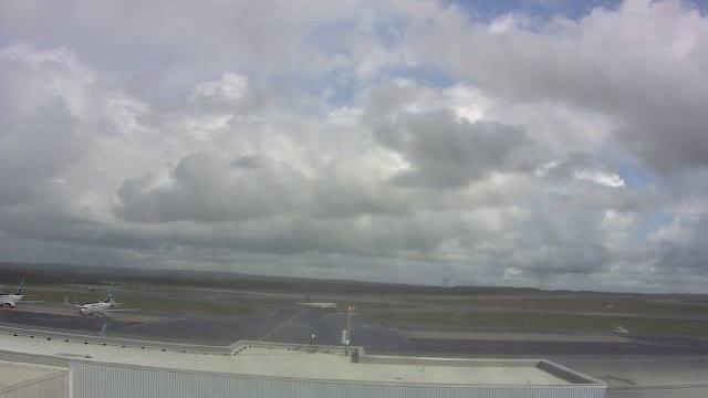 Traffic Cam Devon: Halifax Stanfield International Airport Airside