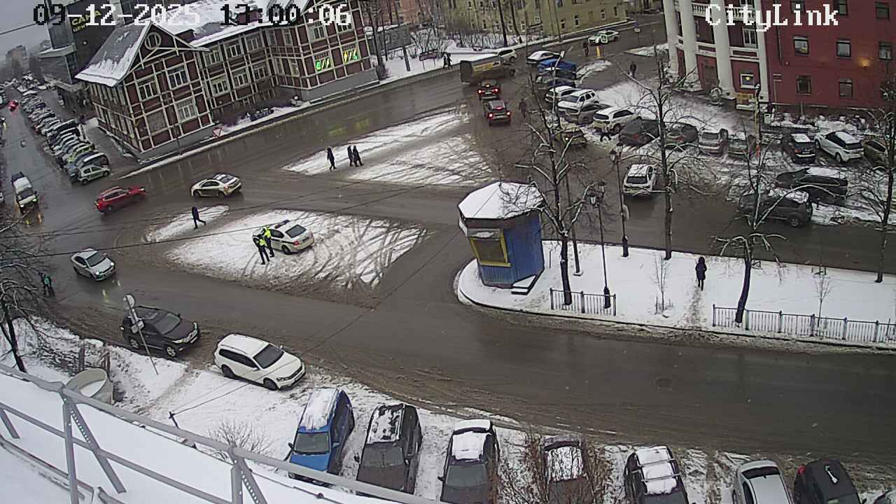 Traffic Cam Petrozavodsk: Петрозаводск - Перекресток Гоголя и Красноармейской