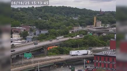 Traffic Cam Syracuse › South: I-81 south of I-690 (State Office East)