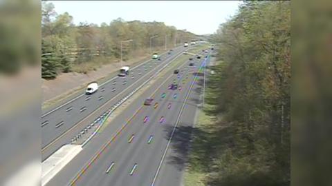 Traffic Cam Southington: CAM 129 - I-84 EB E/O Exit 27 - Burritt St