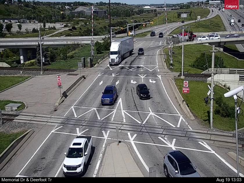 Traffic Cam Mayland: Memorial Drive - Deerfoot Trail SE