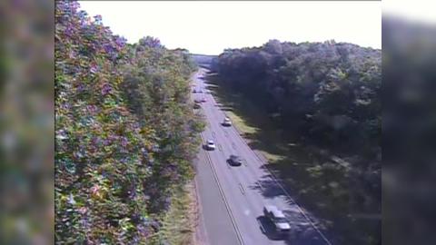 Traffic Cam Southington › West: I-84 e/o Exit 31 e/o (Curtis St)