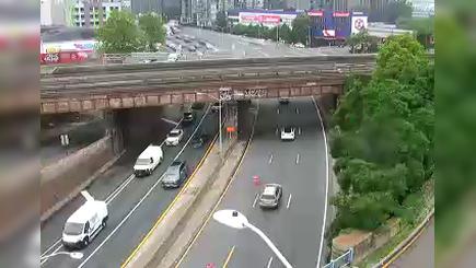 Traffic Cam New York › South: I-87 at East 138th Street